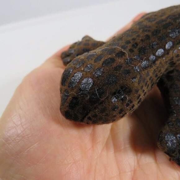 Holiday Inn 1998 LIZARD 5.5" long monochromatic & spotted RARE - Picture 12 of 13